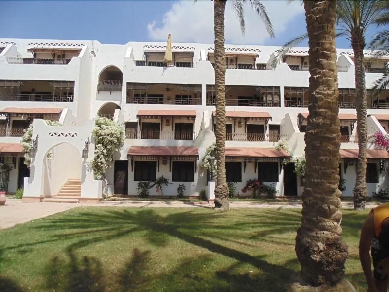 Six Corners Resort Abū Sulţān Exteriör bild
